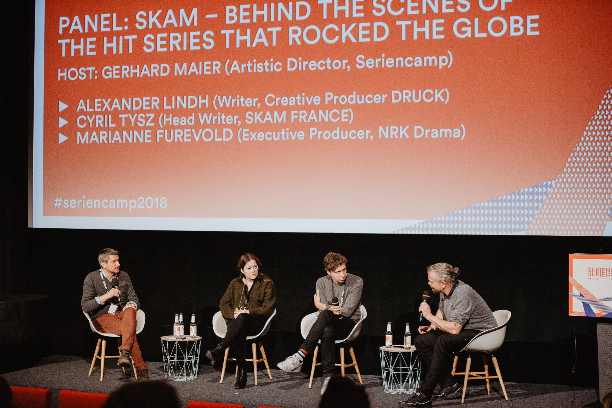 3. Behind the scenes of the hit series (10 von 24) 3. Behind the scenes of the hit series (10 von 24)