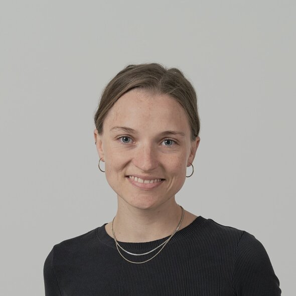 1 Christine Hartmann (1) 1 Christine Hartmann (1)