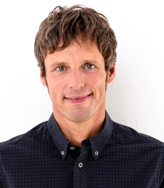 TimBiedert_hochkant_close